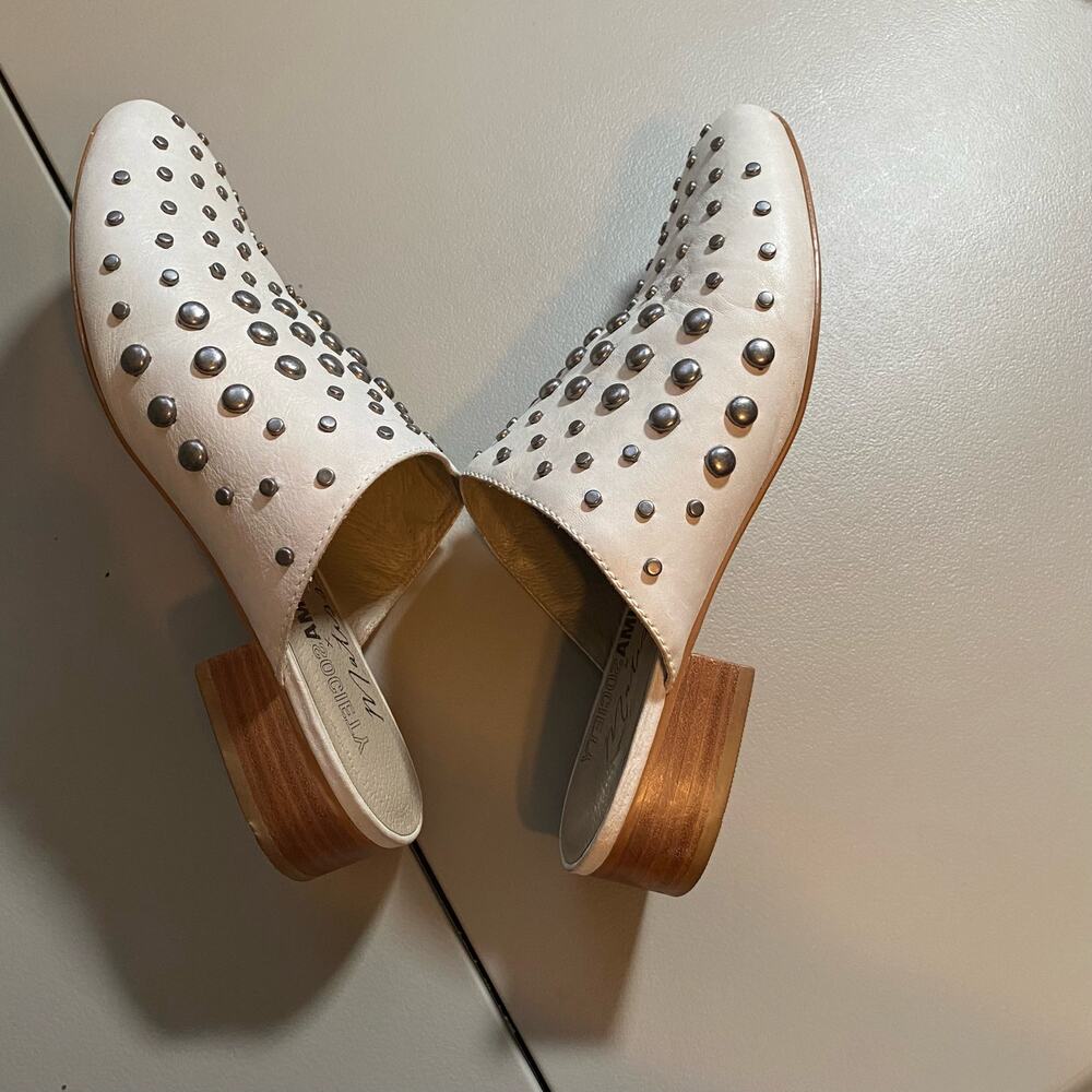 Amuse Society X Mattise Womens 9.5 Off White Heeled Mule Silver Studs Slip on - Picture 6 of 8